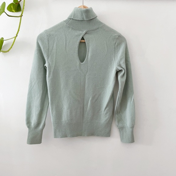 Club Monaco cashmere sweater ✨ - Picture 2 of 4